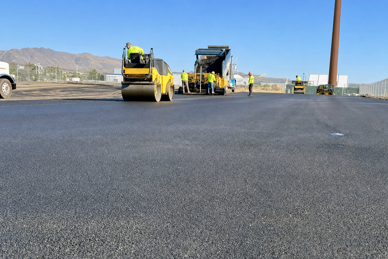 San Luis Obispo Asphalt Paving - asphalt paving crew at work in San Luis Obispo, CA